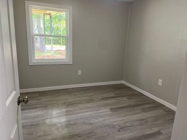 Building Photo - Renovated 4 Bedroom 2 Bath Home for Rent!