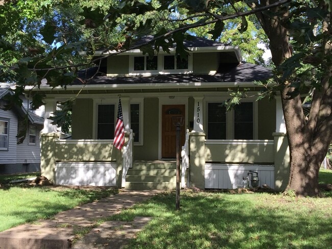 Building Photo - 1510 Southwest Plass Avenue