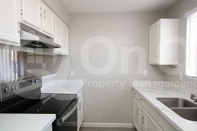 Foto del edificio - 9936 E Birchwood Ave