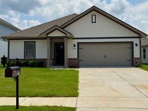 Building Photo - 15897 Ruthie Lynn Dr