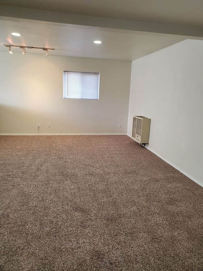 Foto del edificio - Large 1 Bedroom Home