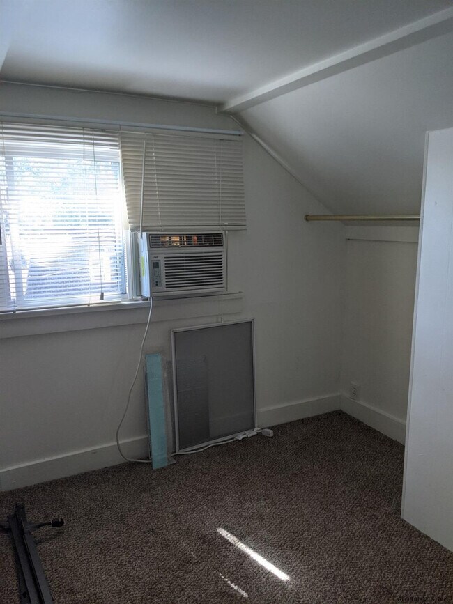 Building Photo - 106 Braintree St