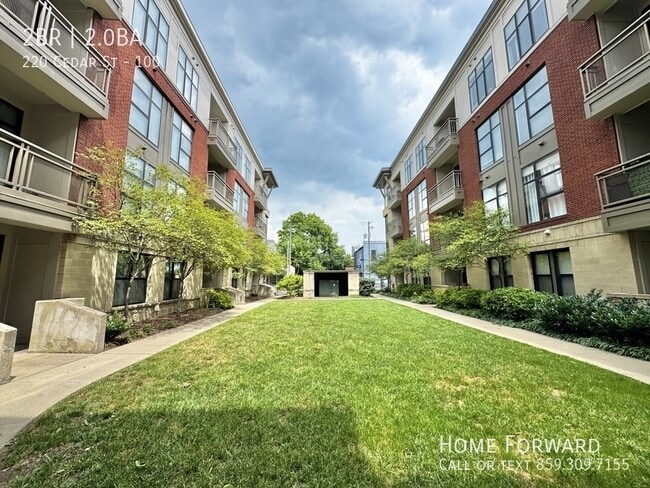 Building Photo - 220 Cedar St