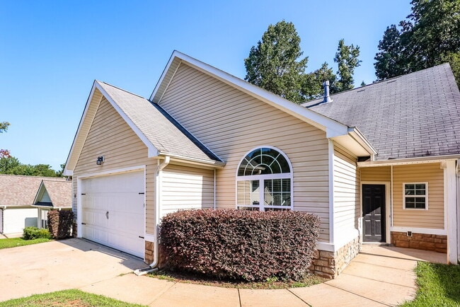 Building Photo - 23 Bedford Park Dr