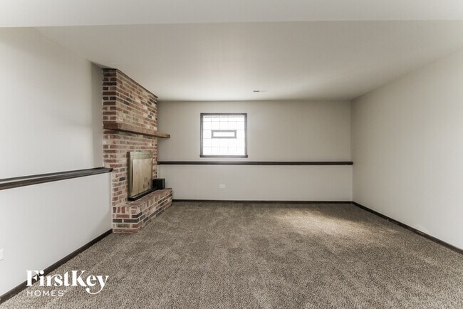 Building Photo - 673 Sullivan Ln