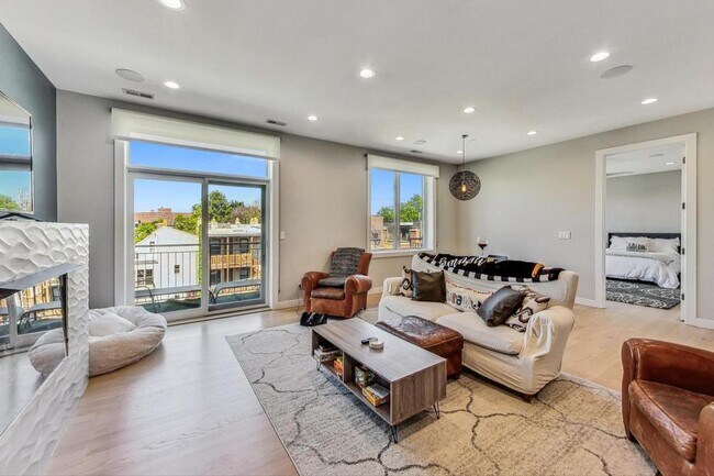 Foto del edificio - 3 bedroom in Chicago IL 60614