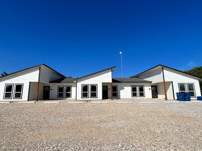 Building Photo - 2232 J E Woody Rd