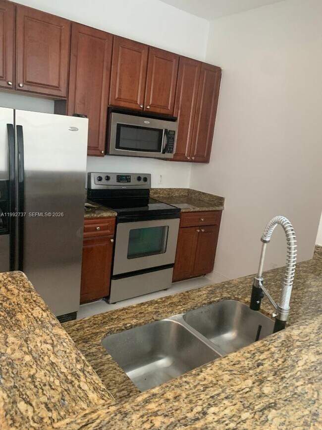 Foto del edificio - 3001 NE 185th St