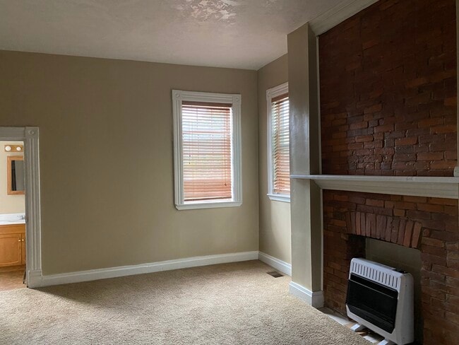 living area first floor - 7131 Penn Ave