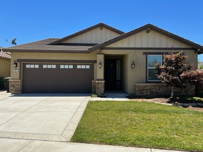 Building Photo - Newer single story home located in desirab...