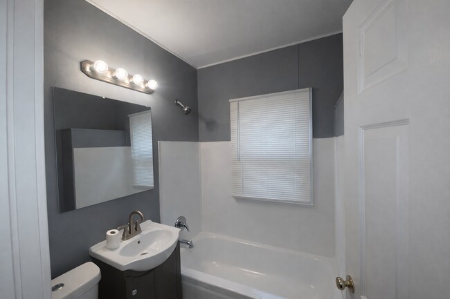 Foto del edificio - 12648 Coyle St