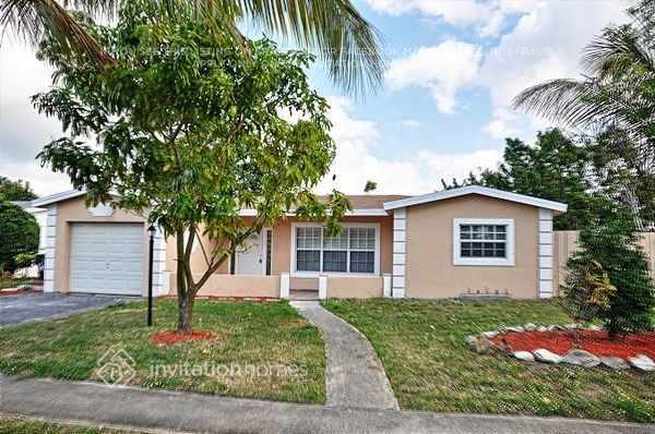 Foto principal - 4655 NW 41st Pl