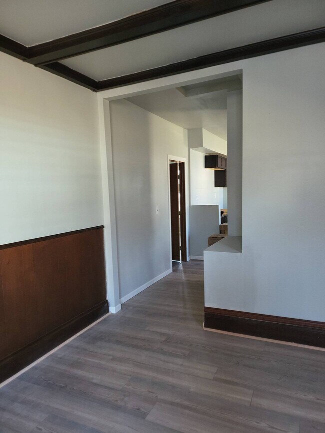 Foto del edificio - 1130 N Main St