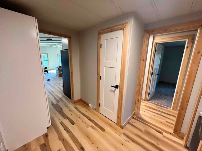 Building Photo - 700 Richardson Ct