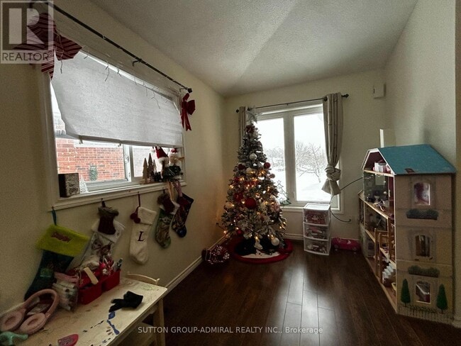 Building Photo - 64 Copeman Crescent