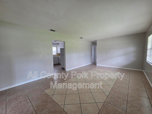 Foto del edificio - 2731 W 10th St