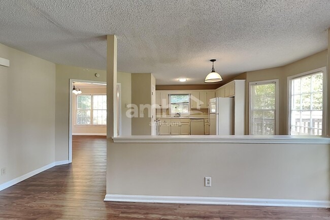Building Photo - 1300 Summit Point Ln