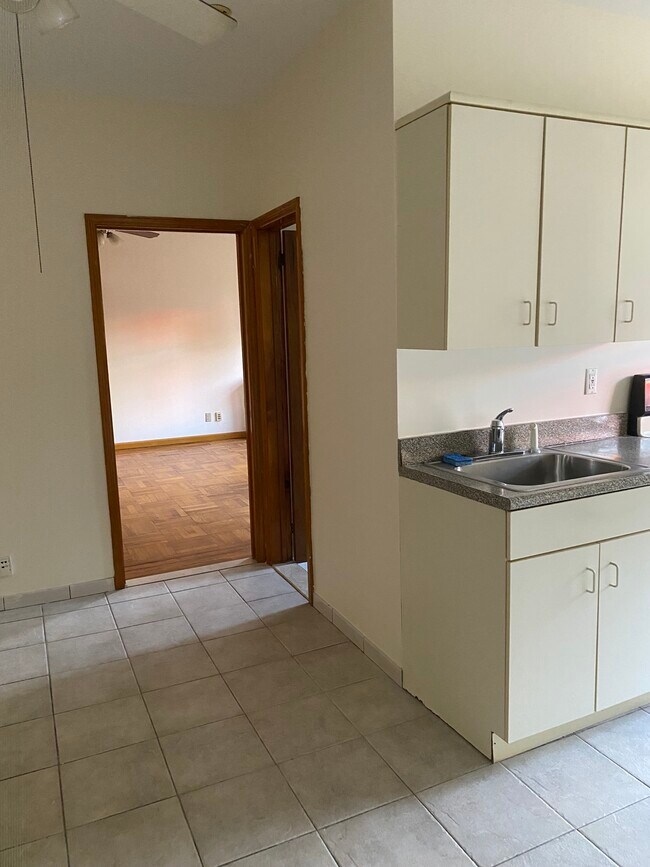 Foto del edificio - 1761 W 5th St