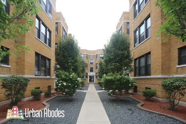 Foto del edificio - 725 W Barry Ave