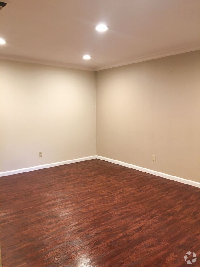 Building Photo - 2575 Easton Way