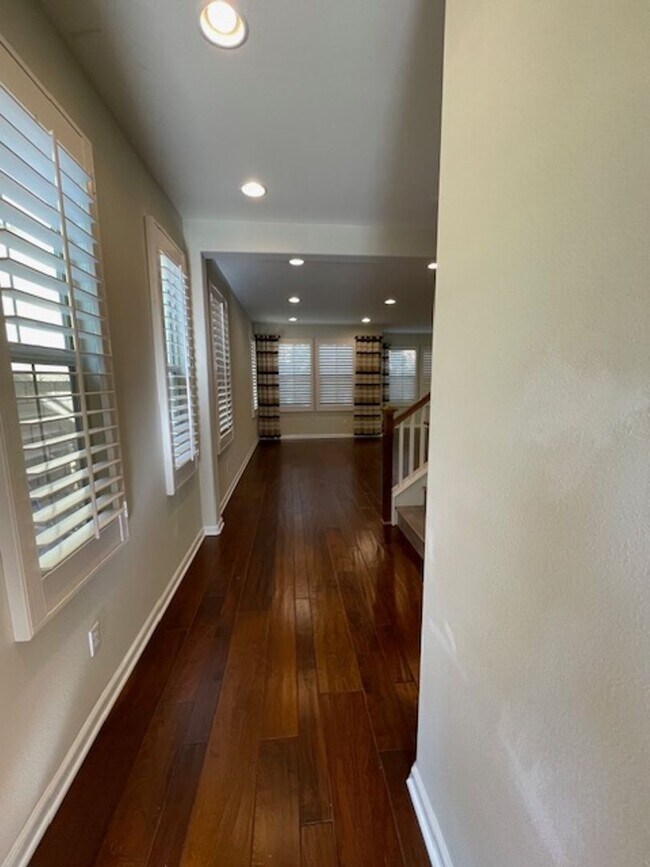Building Photo - Newer home In Irvine with Theater Room