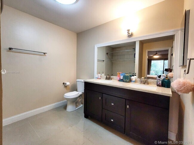 Foto del edificio - 89 Deer Creek Rd