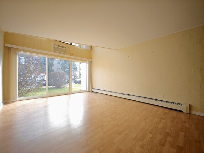 Building Photo - 1296 Washington St