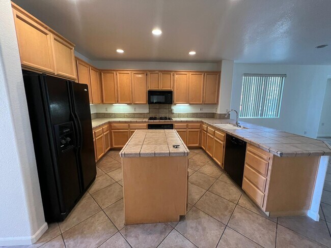 Foto del edificio - 560 Sutherland Ranch Ln