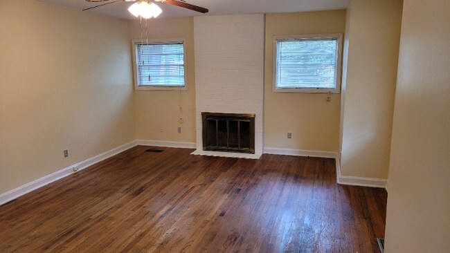 Building Photo - 271 Peachtree Cir