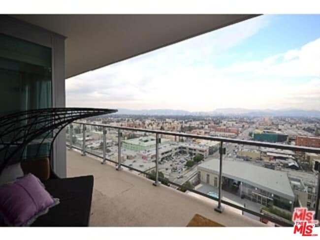 Building Photo - 3785 Wilshire Blvd