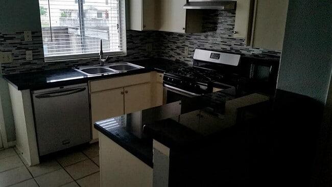 Foto del edificio - 2910 Grants Lake Blvd