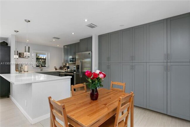 Foto del edificio - 9981 SW 13th Terrace