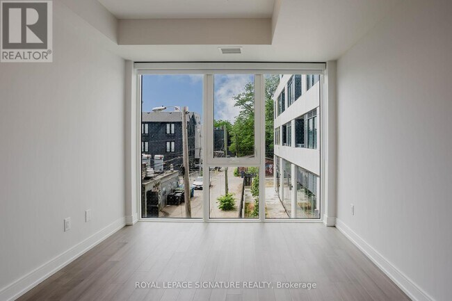 Photo du bâtiment - 664-664 Spadina Ave.