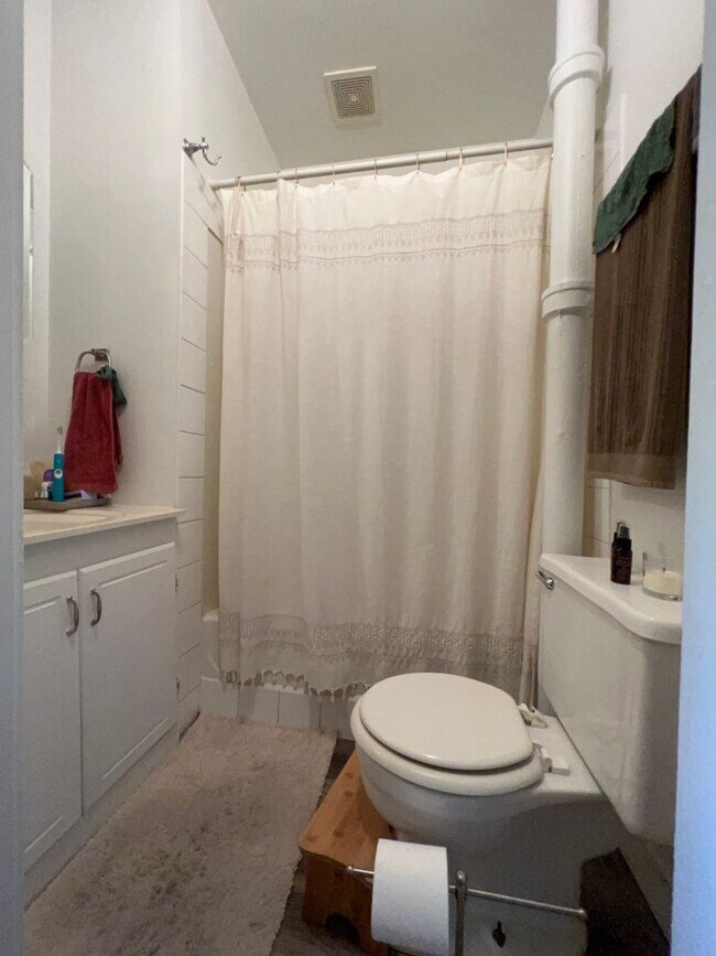 Foto del edificio - 1 Bedroom Apartment On The Northside