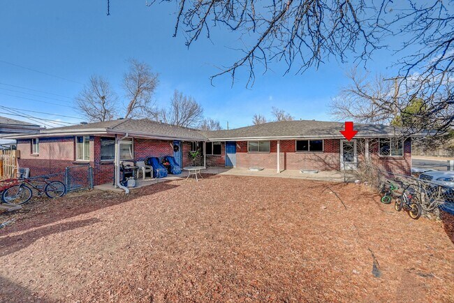 Building Photo - $1,885.00 - 4 Beds, 2 Bath, Duplex in Litt...
