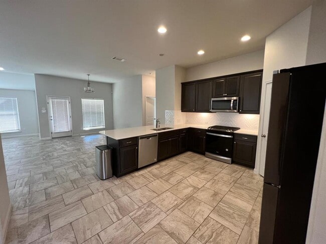 Foto del edificio - 528 Elm Green St