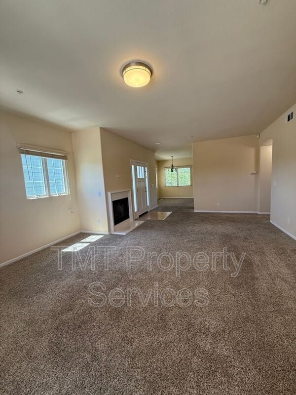 Foto del edificio - 595 Ave of Flags