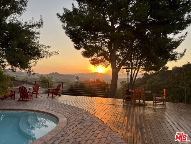 Foto del edificio - 3106 Voltaire Dr