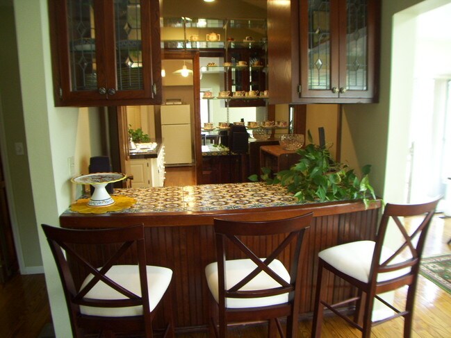 Building Photo - 1556 Alvamar Dr