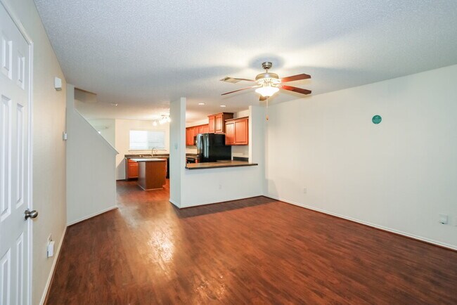 Foto del edificio - 9936 Sparrow Hawk Ln