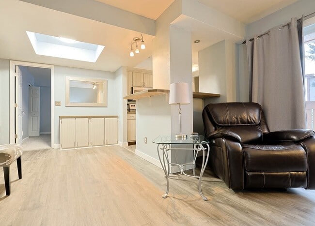 Building Photo - 7302 Huntsmen Cir