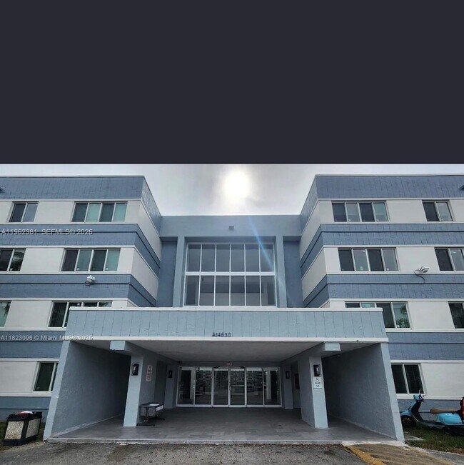 Foto del edificio - 14830 Naranja Lakes Blvd