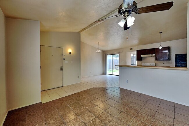 Foto del edificio - 7313 Pineberry Rd