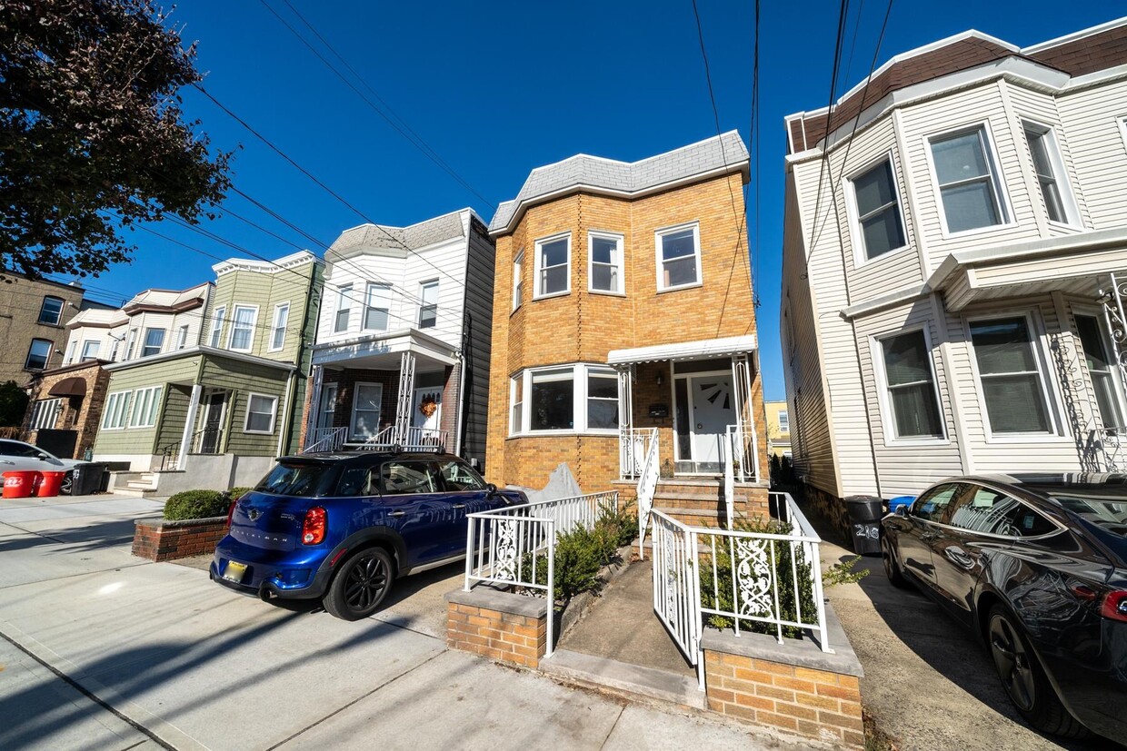 218 Shippen St, Weehawken, NJ 07086 House Rental in Weehawken, NJ