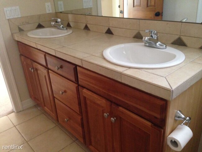 Foto del edificio - 705 17th St