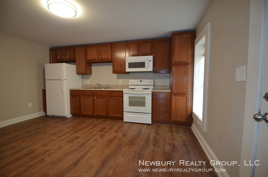 Foto principal - Two-Bedroom Townhouse Available Soon!