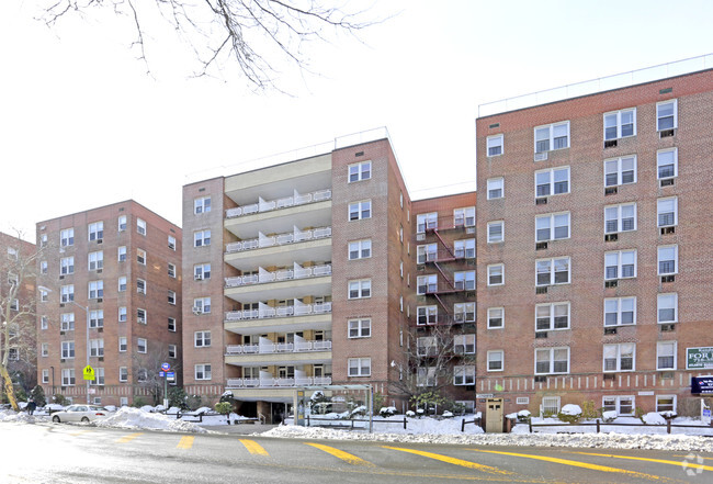 Foto del edificio - Kendall Hall Apartments