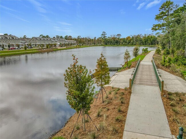 Foto del edificio - 2408 Celebration Blvd