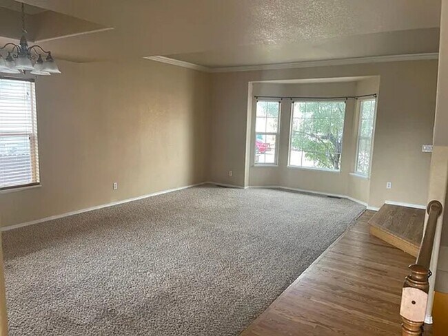 Foto del edificio - 8021 Lodi Ln