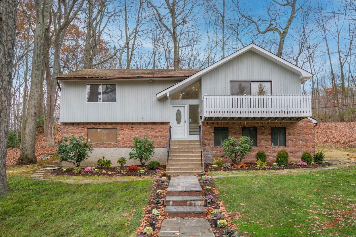 1 Temple Ln, Oyster Bay, NY 11771 House for Rent in Oyster Bay, NY